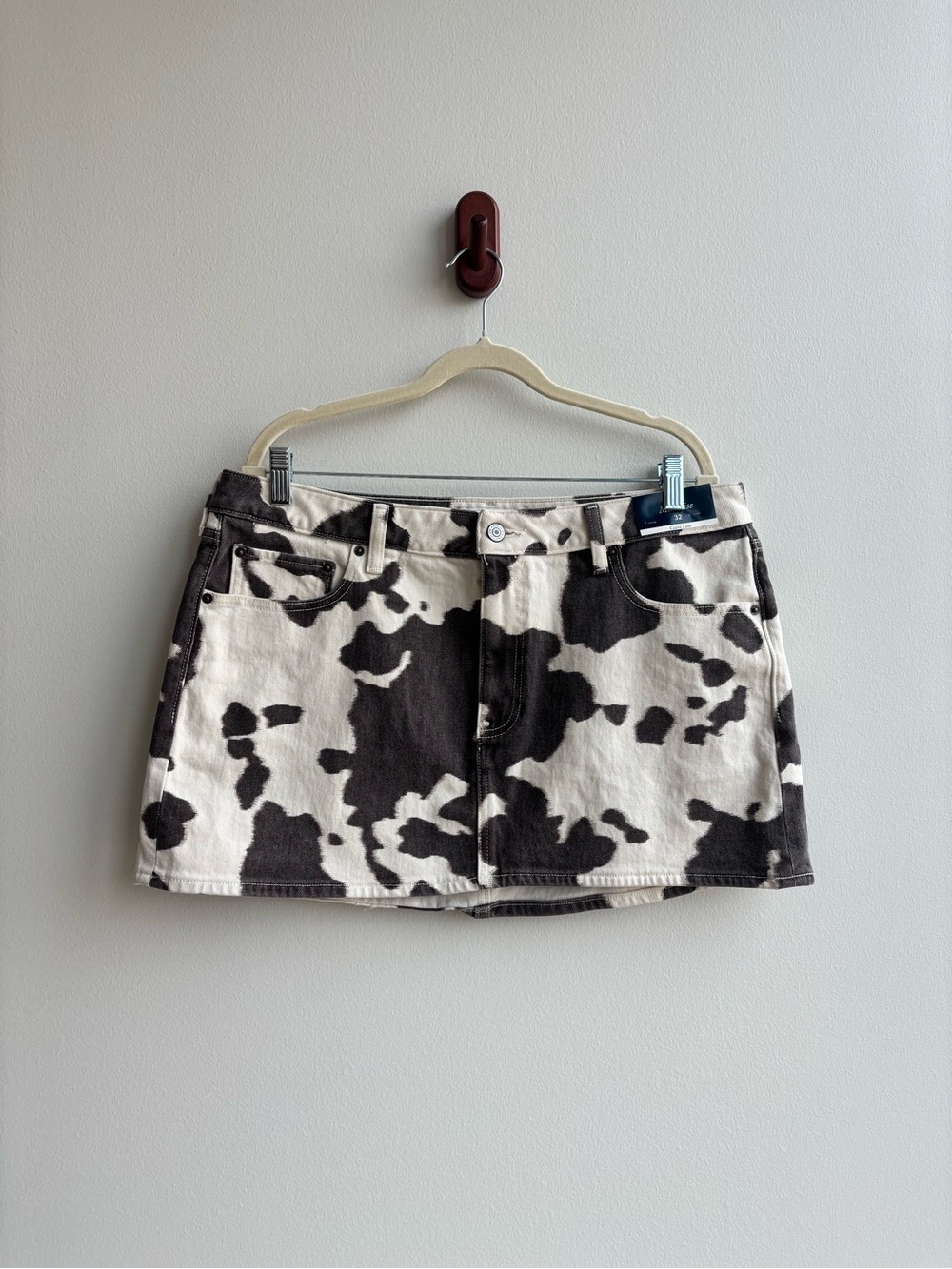 Abercrombie & Fitch Curve Love Mid Rise Cow Print Denim Mini Skirt | Size 32